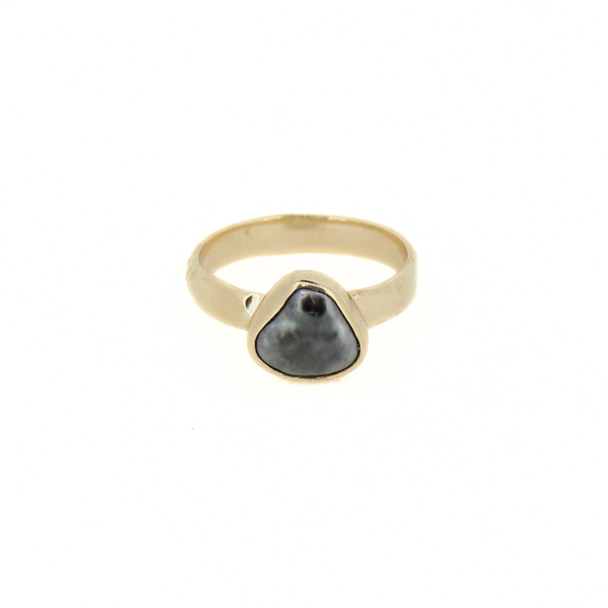 Gold ring with teardrop Tahitian-style keshi pearl setting, open band
