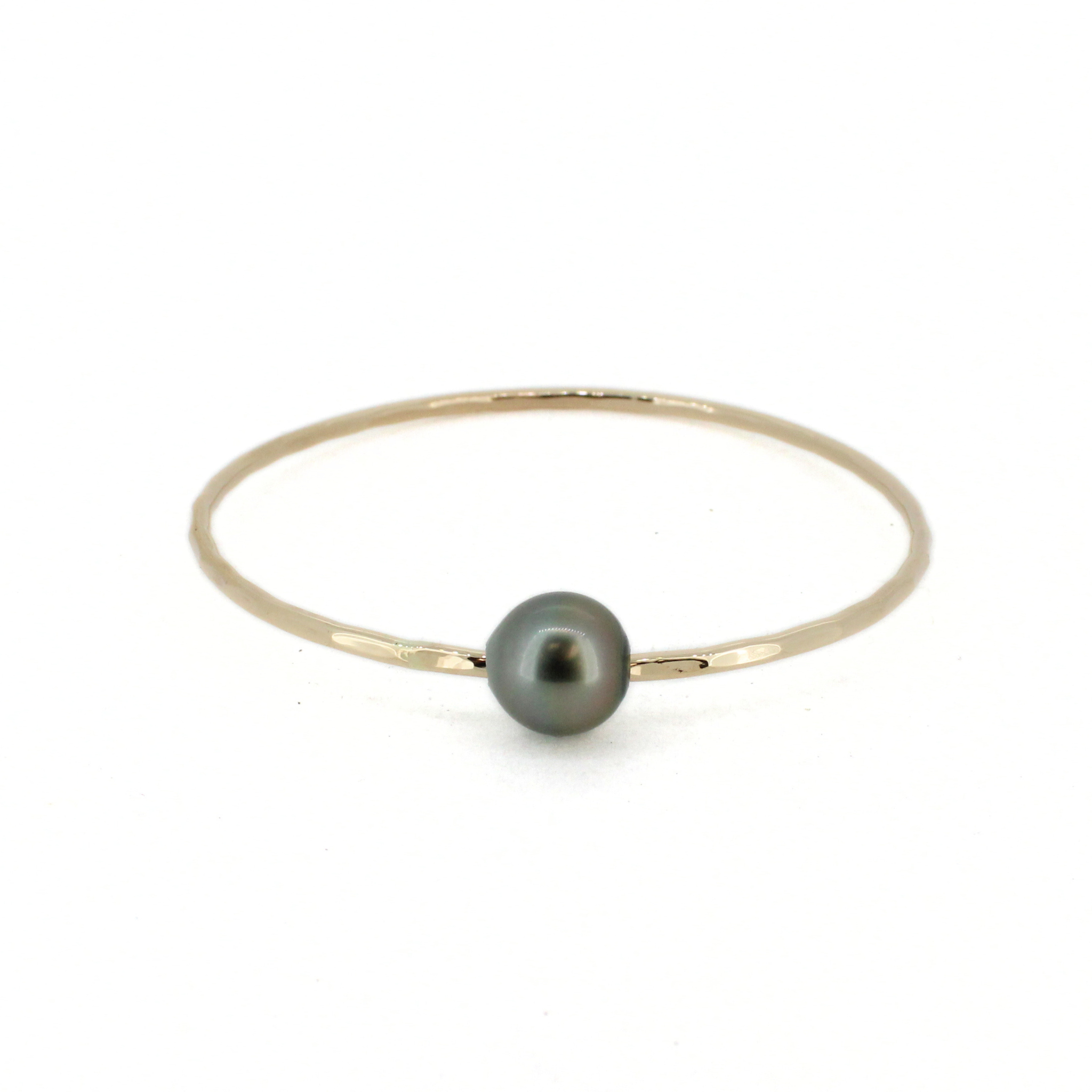 Brianne & Co. 14k gold filled hammered bangle bracelet with genuine Tahitian pearl