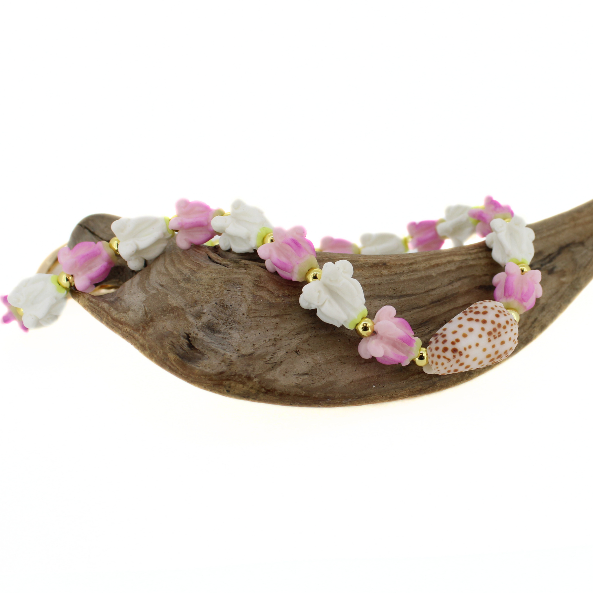 Short Purse Lei W/ Flea Cone Shell