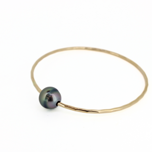 Brianne & Co made on Hawaii, Tahitian pearl floating on hammered gold fill, slide on bangle
