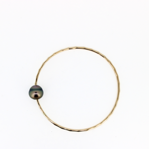 Brianne & Co gold fill Tahitian pearl bangle, made on Kauai, shown from above