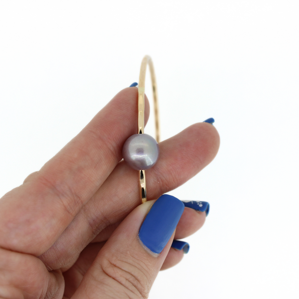 Brianne and Co edison pearl bangle, close up of purple freshwater pearl on hammered bangle