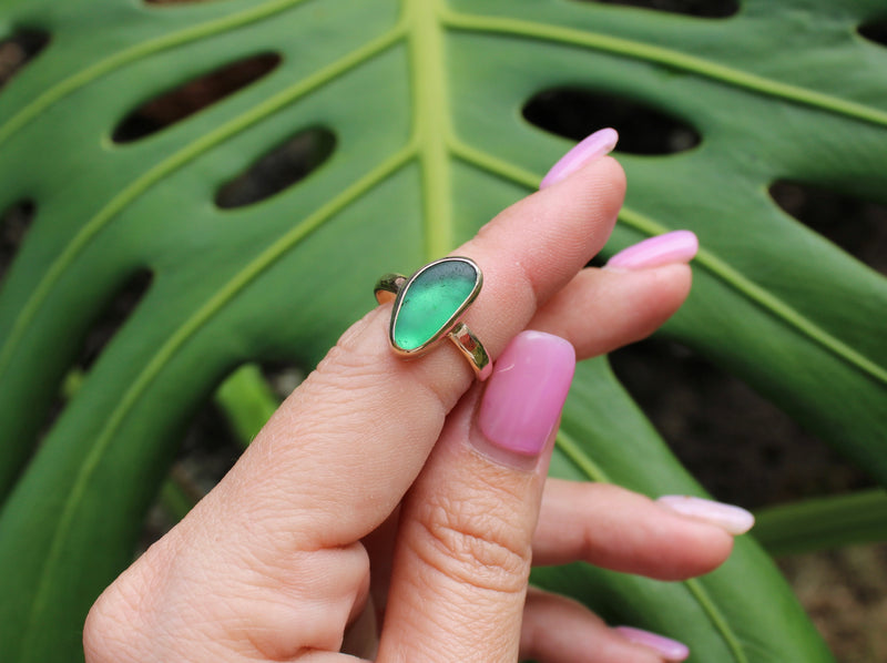 14k Gold Emerald Green Sea Glass Ring Size 5.5