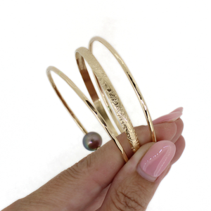 Gold Filled Bangle Bracelet Set–Edison Pearl, Hammered Bangle & Floral Heirloom Design (Size 7.5)