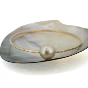 Gold Filled Bangle Bracelet Set–South Sea Pearl, Hammered Bangle & Smooth Bangle (Size 8)