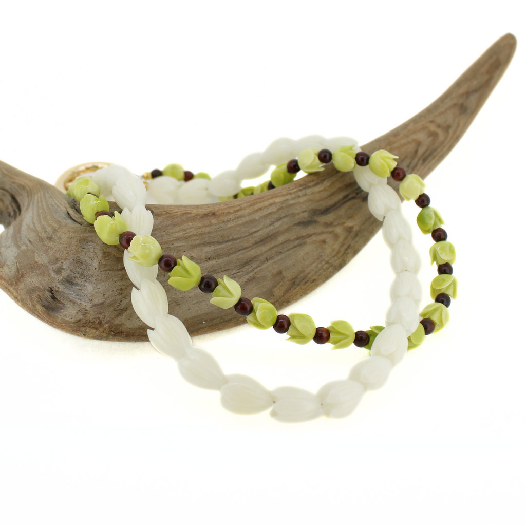 Short Pikake & Pakalana Lei with Sandalwood Beads