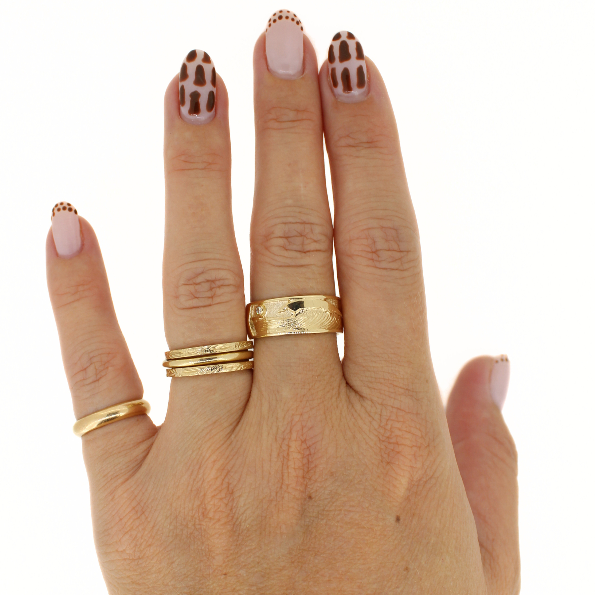 14k Gold Wave Band with Diamond size 7