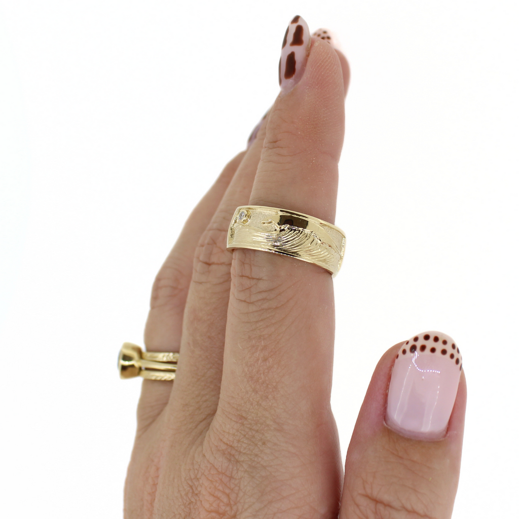 14k Gold Wave Band with Diamond size 7