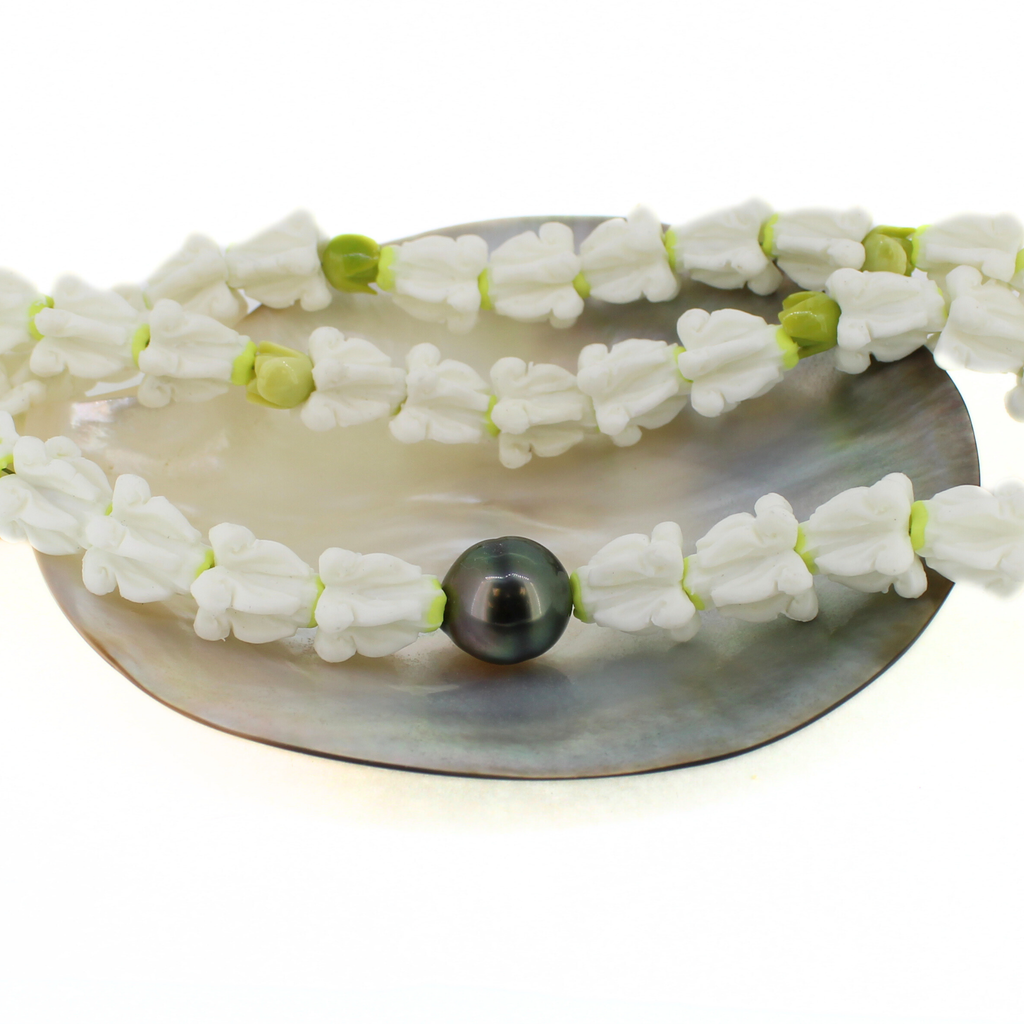 Brianne & Co. white crown flower and Tahitian pearl long purse lei
