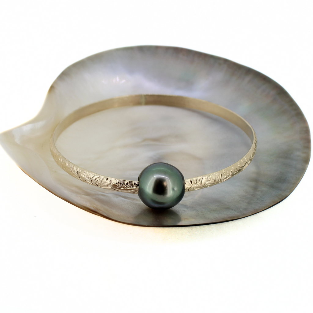 Brianne & co. 14k gold fill Tahitian pearl heirloom style bangle