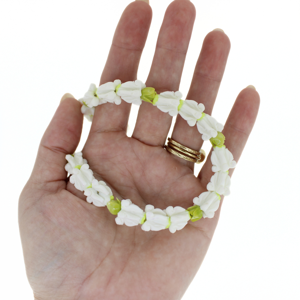 Short Purse Lei- White Crown Flower & Pakalana (Silver)