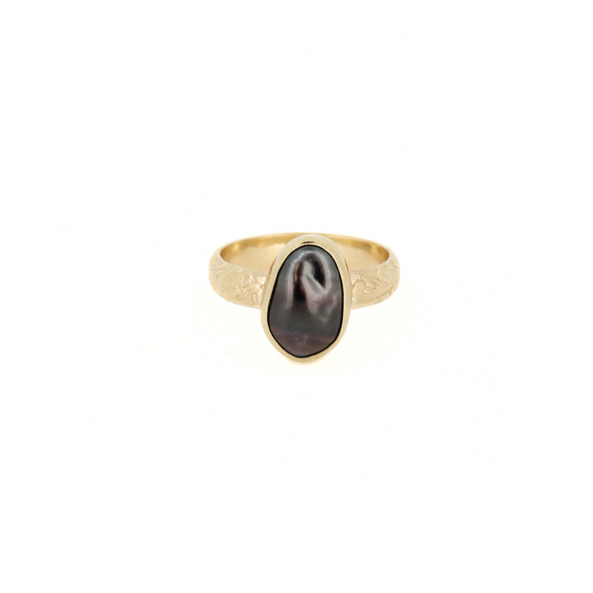 Gold ring with oval dark keshi pearl and textured band
