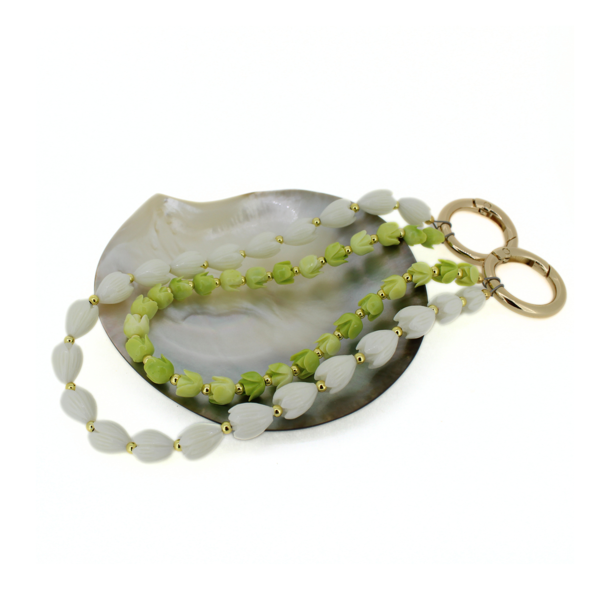 White and green double-strand flower lei keychain with gold rings
