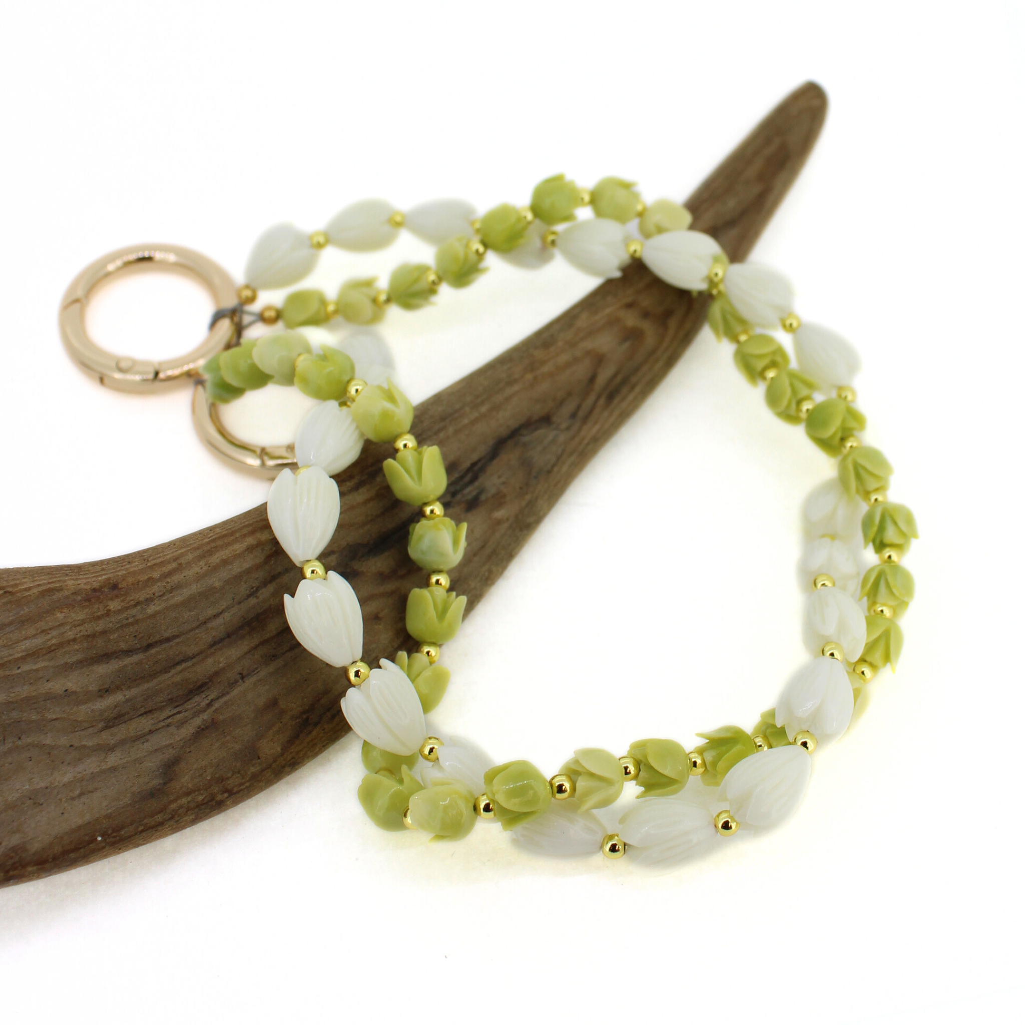 White and green blossom purse strap lei with gold-tone rings, circular garland
