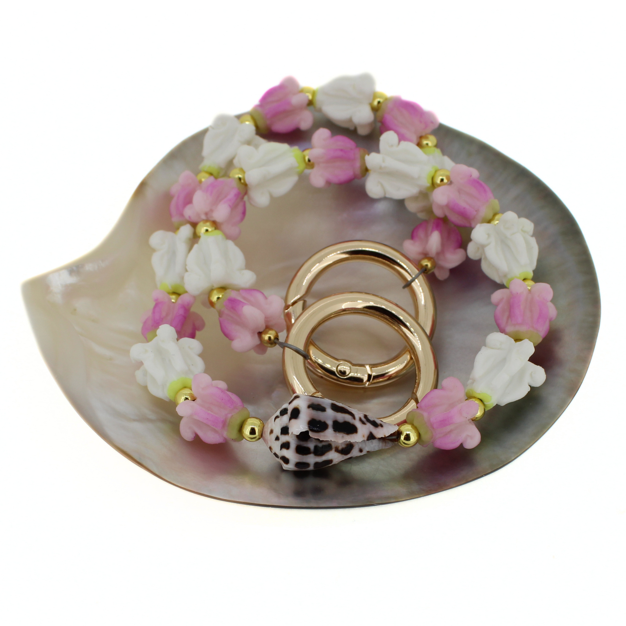 Short Purse Lei W/ Hebrew Cone Shell