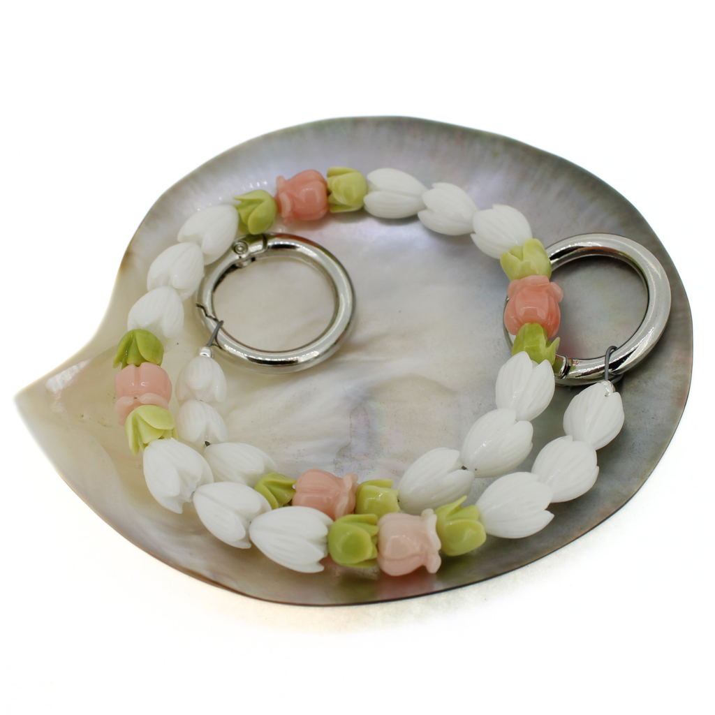 Short Purse Lei Single Strand Resin Flower (Silver)