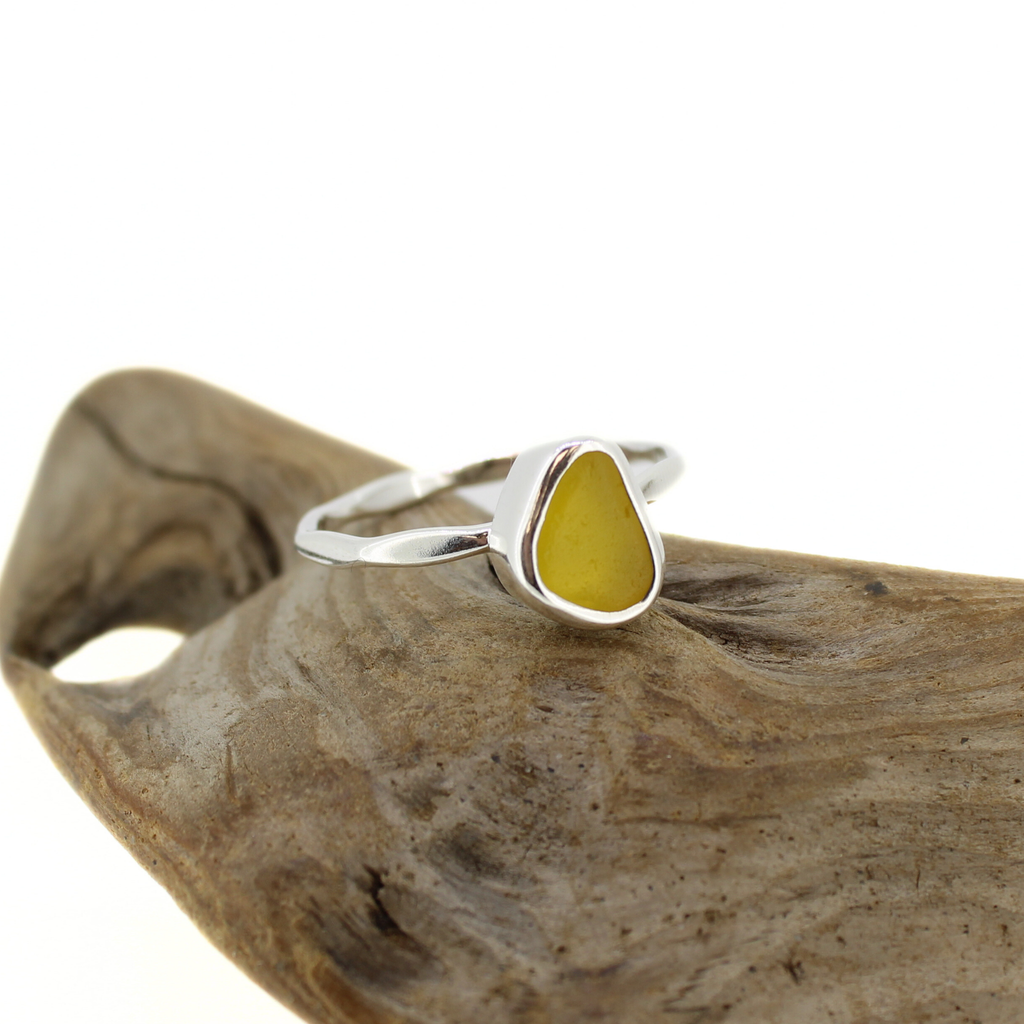 Brianne & co. sterling silver bright Yellow Sea glass ring front view