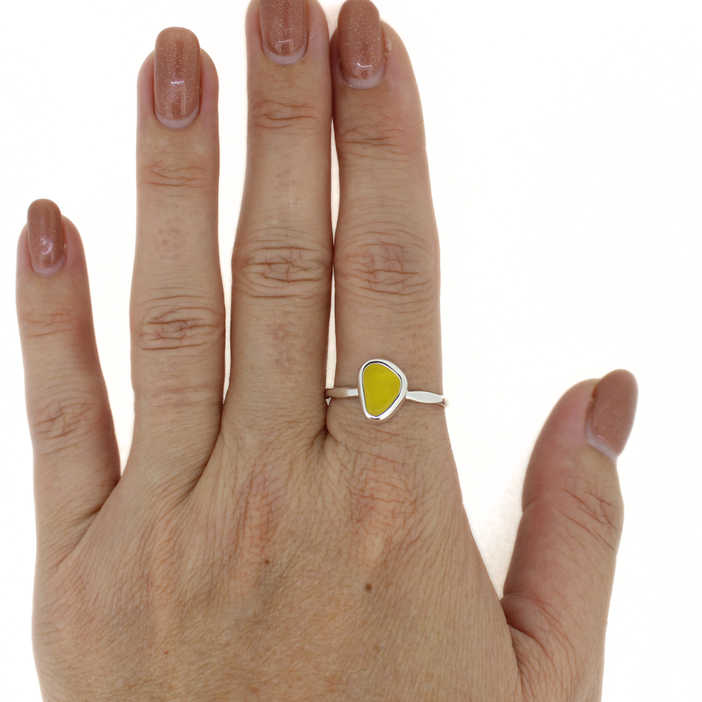 Brianne & co. sterling silver bright Yellow Sea glass ring size 9.75 on hand model