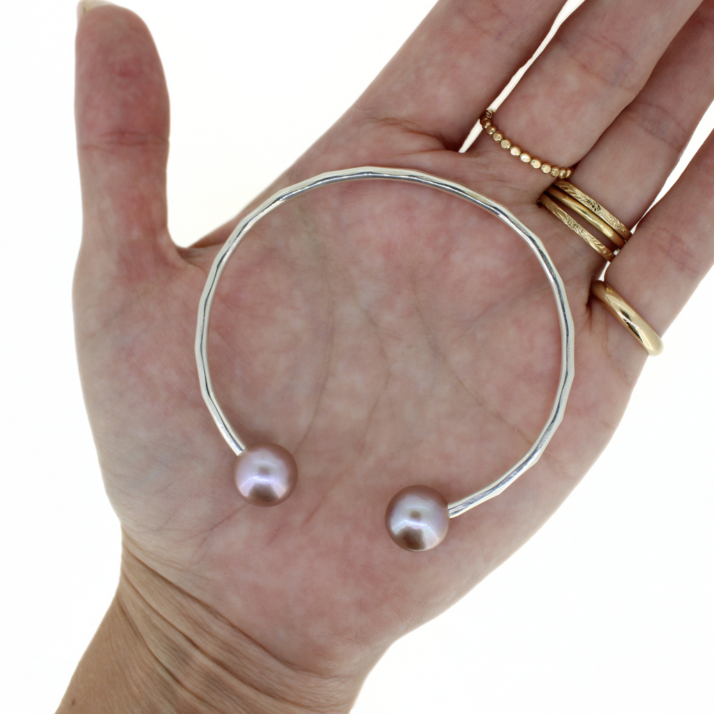 Brianne & Co. sterling silver Edison pearl cuff size medium