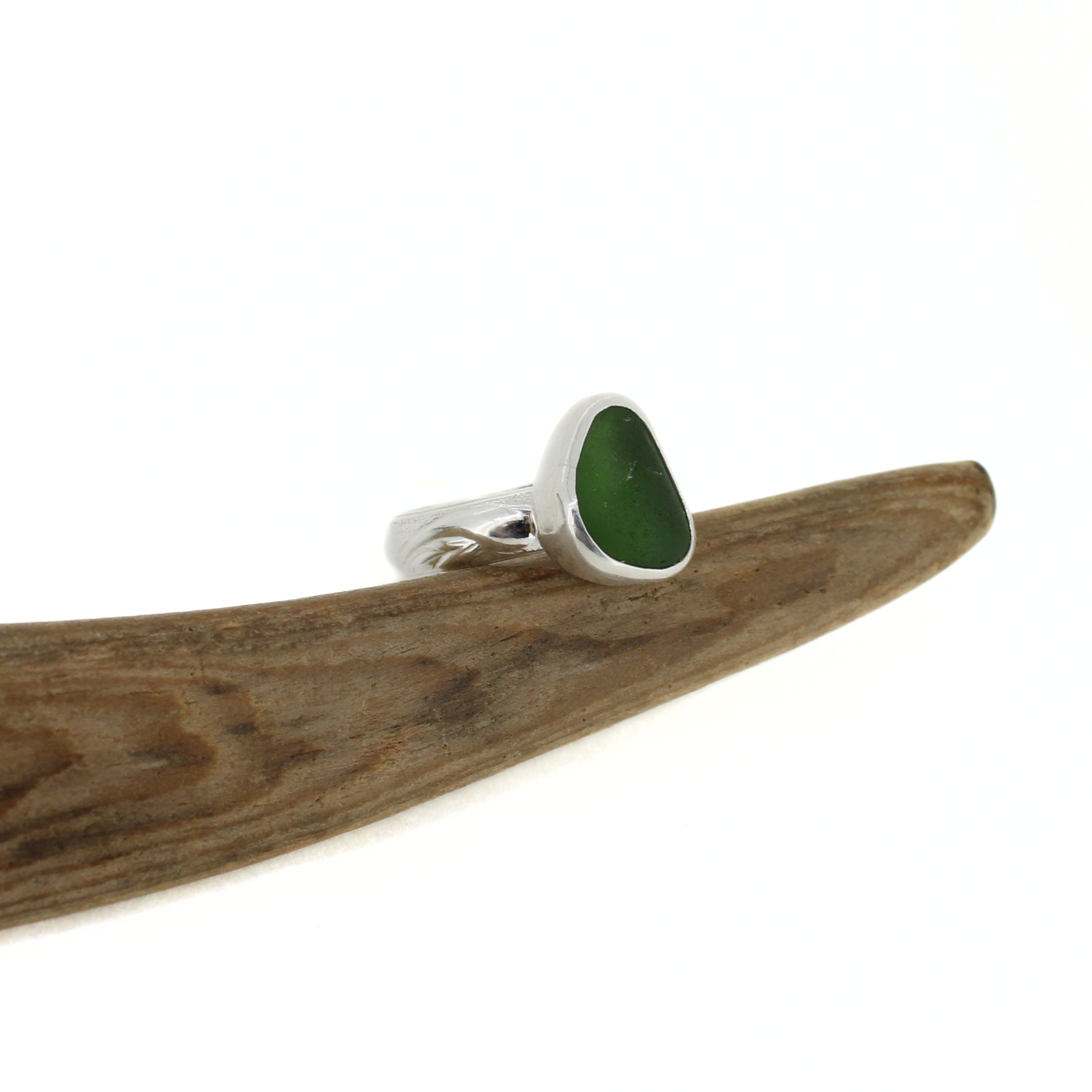 Brianne & Co. sterling silver dark green genuine sea glass ring size 7