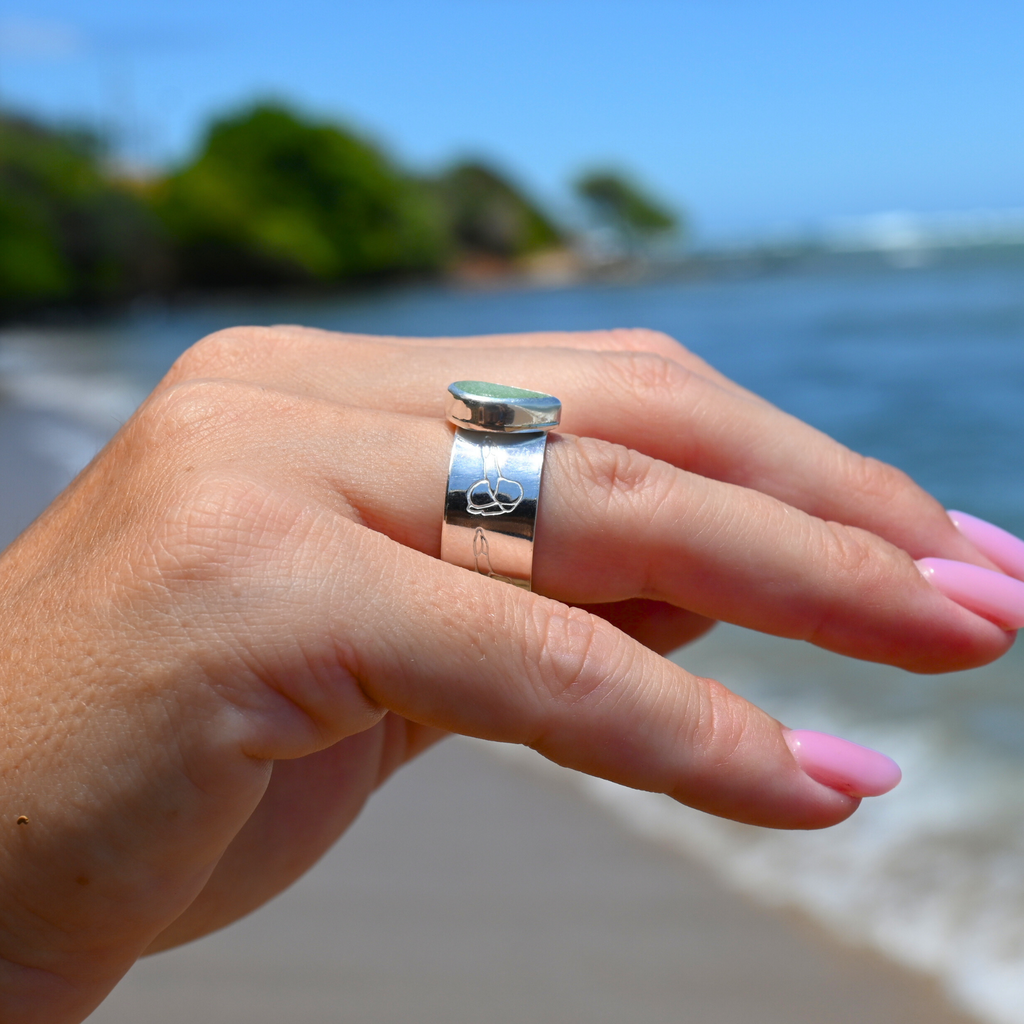 Sterling Silver Sea Glass Ring – Puakenikeni Band – Size 6