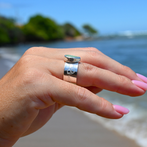 Sterling Silver Sea Glass Ring – Puakenikeni Band – Size 6