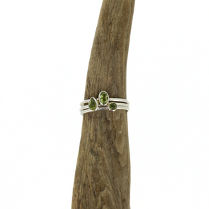 Brianne & Co. sterling silver peridot ring set close up front view