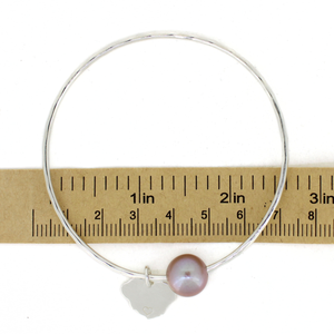 Brianne & Co. sterling silver pink fresh water Edison pearl bangle with Kauai charm size 8.25