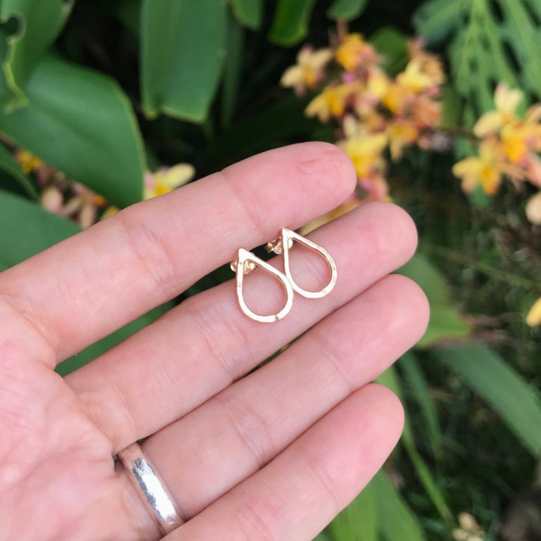 brianne and co gold filled hammered tear drop stud earrings