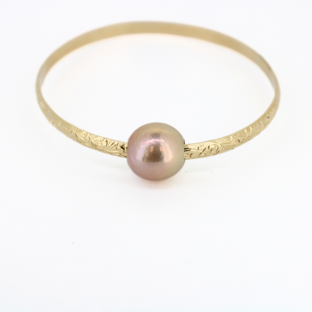 brianne and co Hawaiian heirloom style bangle with copper pink edison pearl