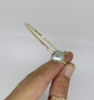 14k gold bangle bracelet with tahitian pearl