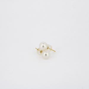 white freshwater pearl earrings on 18k gold studs