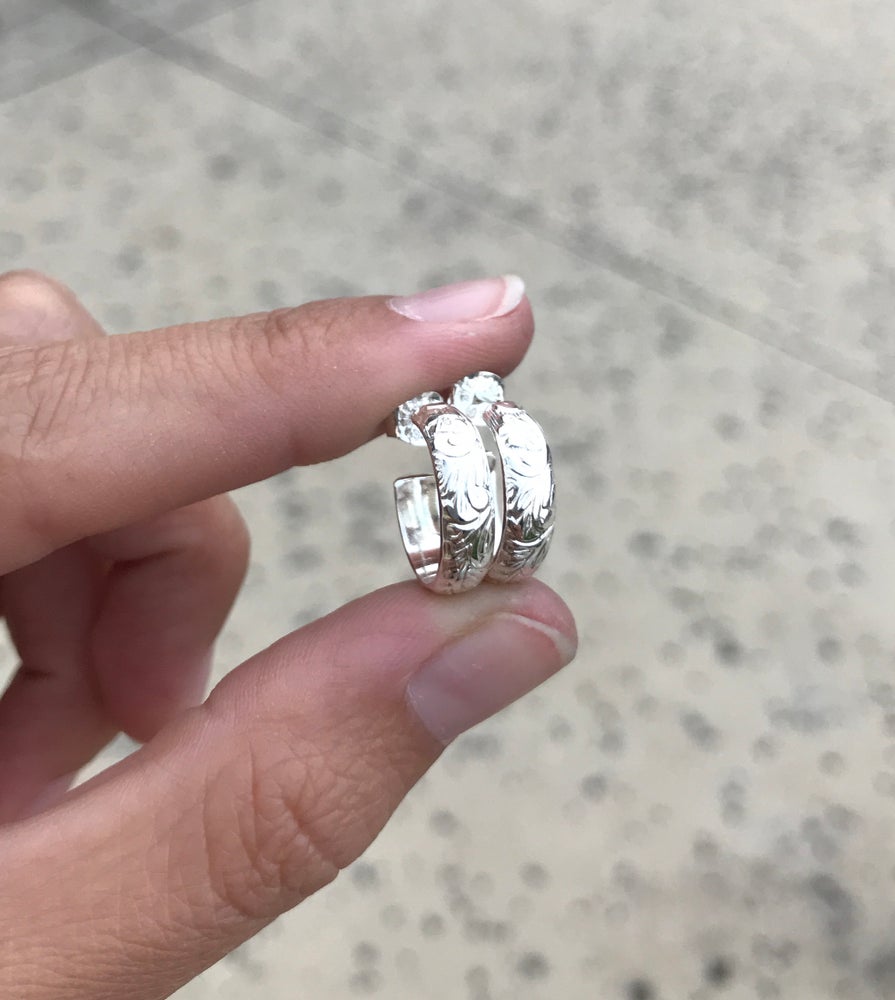 brianne and company sterling silver heirloom style mini hoops detail