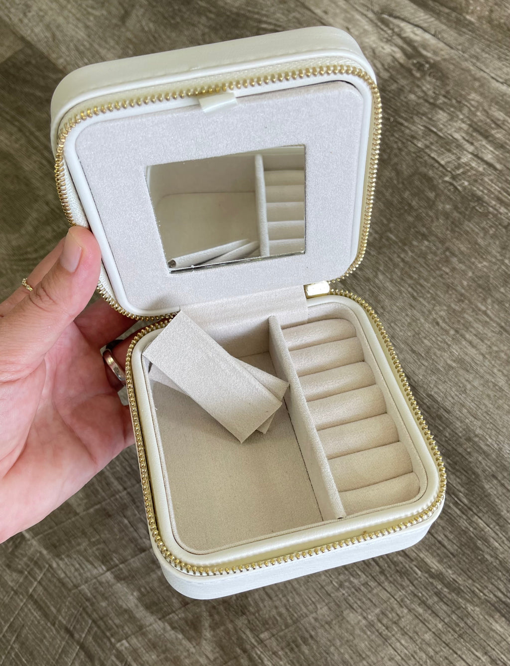 brianne and co leather jewelry travel case, inside view for ring and earring storage